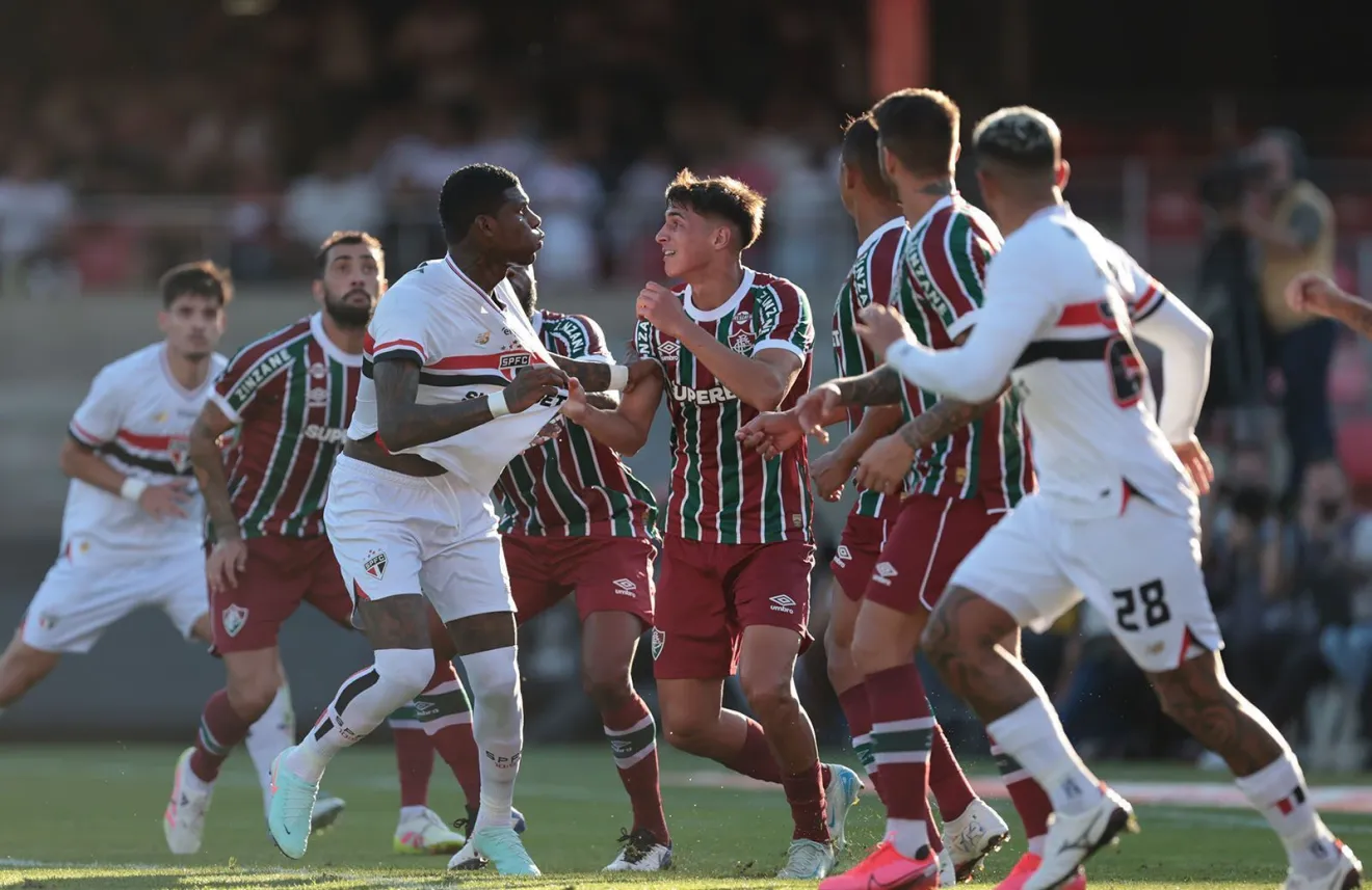 sao-paulo-aproveita-erros-do-fluminense,-se-segura-no-fim-e-vence-a-3a-seguida-no-brasileirao