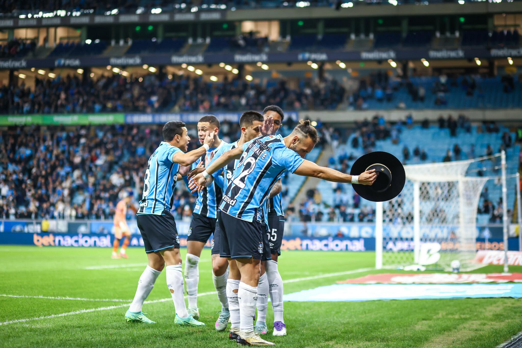 gremio-vence-o-fortaleza-com-2-gols-e-reage-no-brasileirao