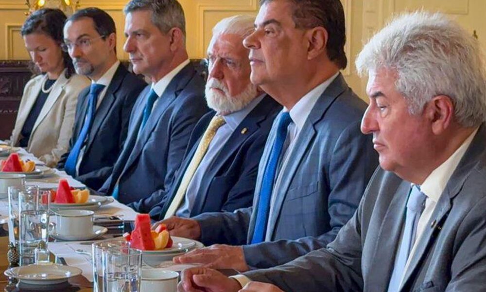 senadores-brasileiros-buscam-dialogo-sobre-tarifas-impostas-por-trump