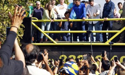 de-tornozeleira,-bolsonaro-participa-de-motociata-em-brasilia