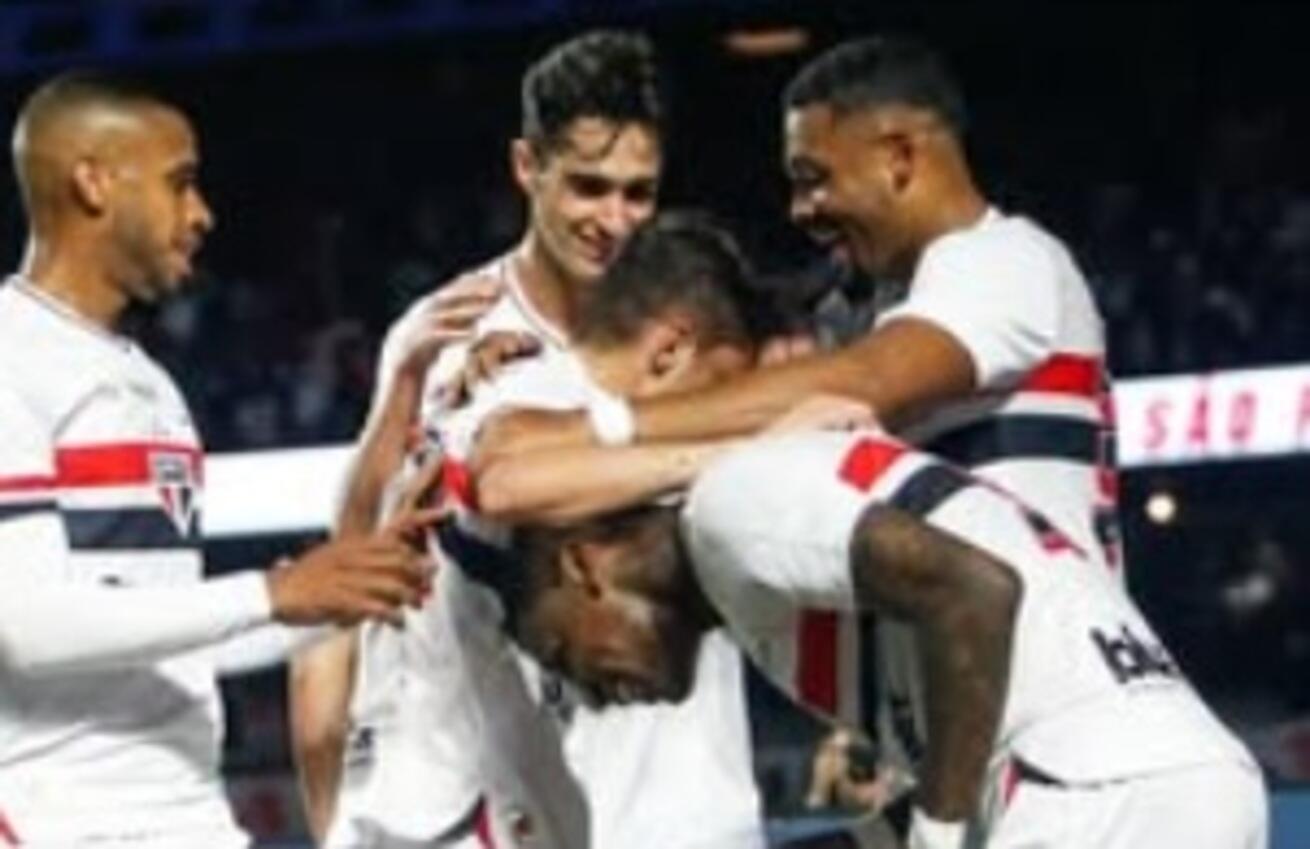 sao-paulo-domina-e-vence,-mas-vacilo-deixa-disputa-aberta-contra-o-athletico-pr