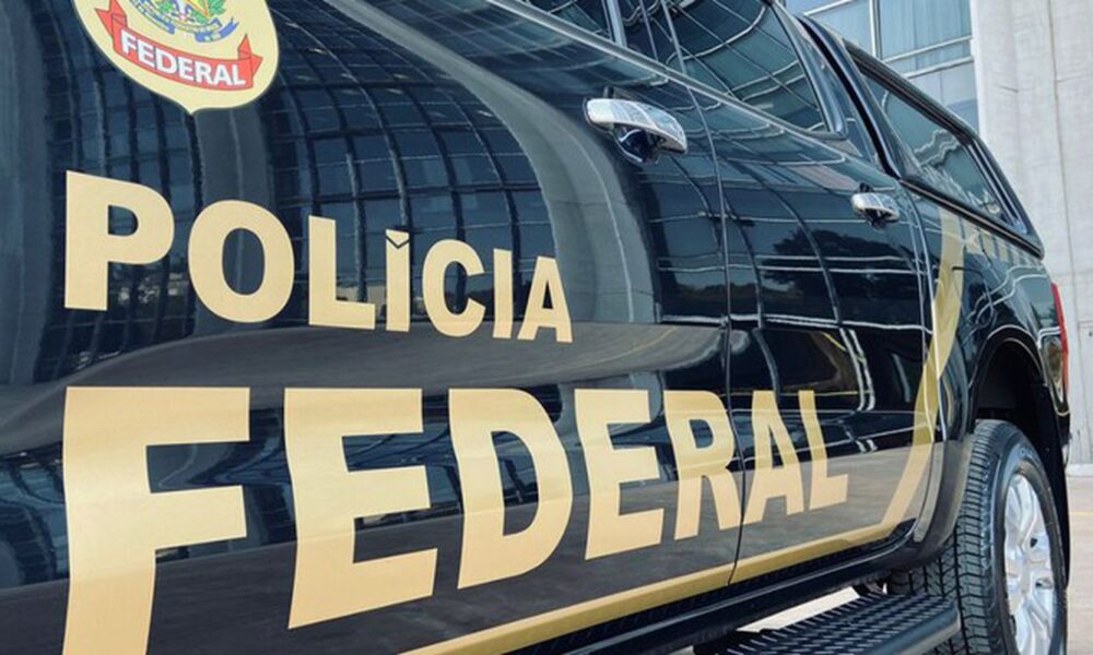 pf-faz-busca-e-apreensao-de-celulares-na-casa-de-bolsonaro