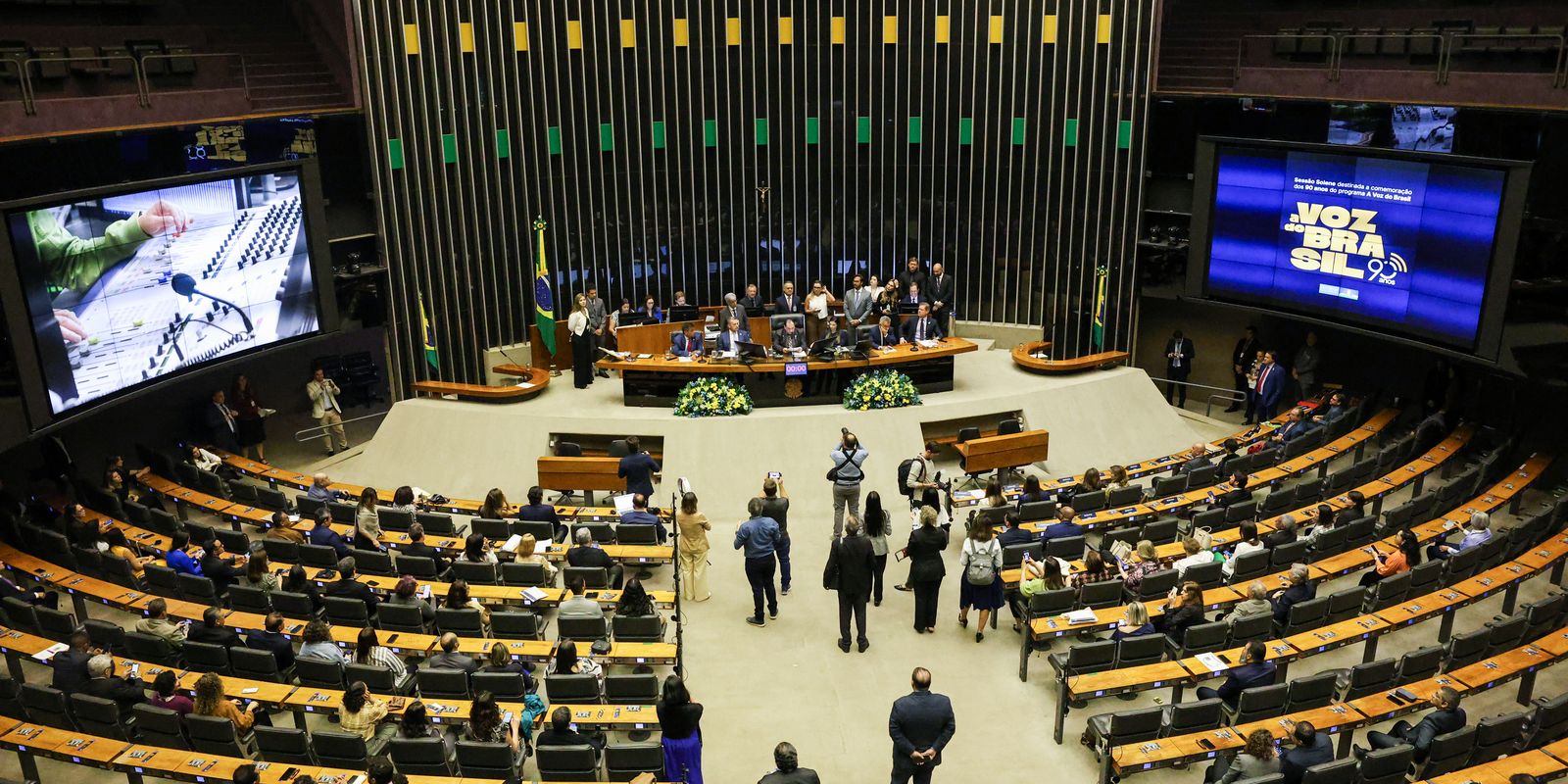 congresso-nacional-homenageia-os-90-anos-da-voz-do-brasil
