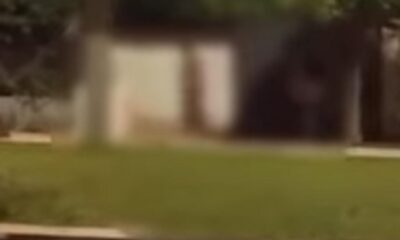 video:-homem-e-flagrado-andando-pelado-na-rua