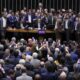 apos-obstrucao-de-plenario,-hugo-motta-abre-sessao-e-pede-respeito
