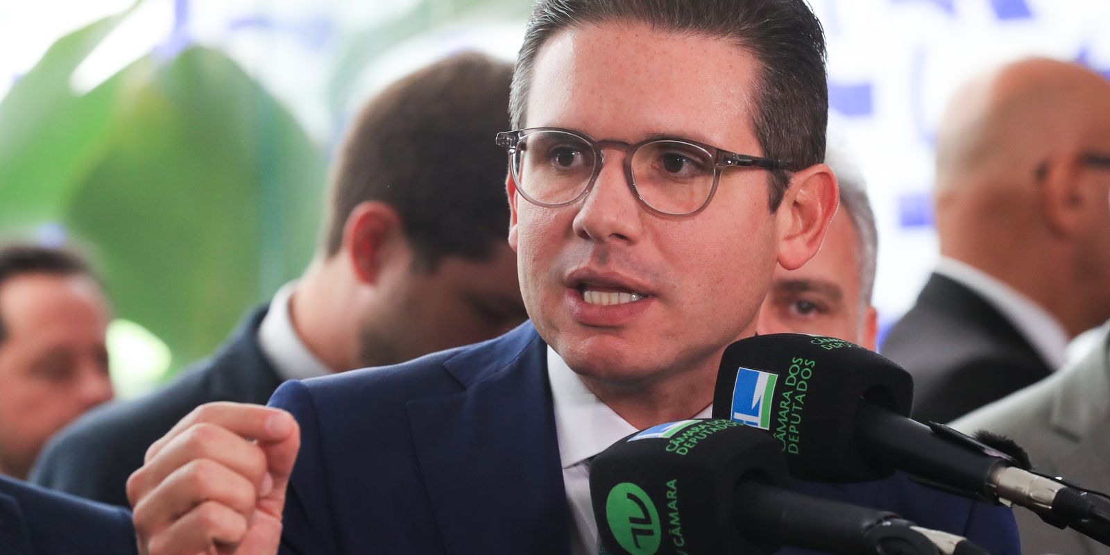 motta-envia-pedido-de-afastamento-de-15-deputados-apos-motim-na-camara