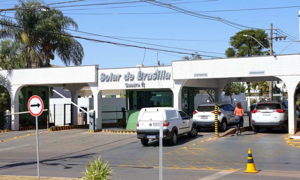 bolsonaro-deixa-prisao-domiciliar-e-vai-a-hospital-para-exames-medicos