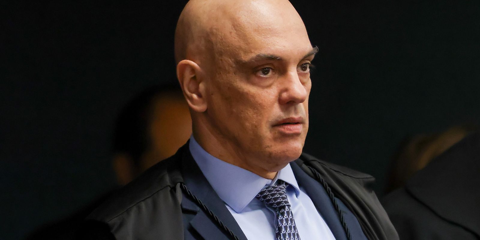 moraes-da-48h-para-bolsonaro-explicar-documento-com-pedido-de-asilo