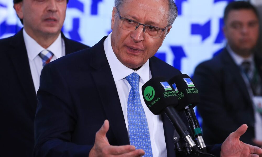 na-camara,-alckmin-pede-urgencia-em-propostas-sobre-exportacoes