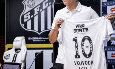 vojvoda-e-apresentado-oficialmente-como-novo-tecnico-do-santos