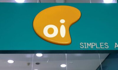oi-adia-balanco-e-propoe-grupamento-de-acoes-na-proporcao-25:1
