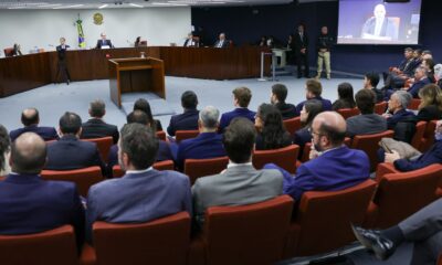 stf-encerra-primeiro-dia-do-julgamento-de-bolsonaro-e-mais-sete-reus
