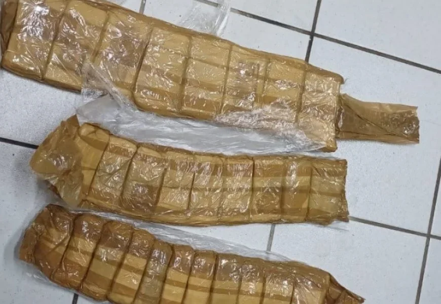 com-drogas-coladas-ao-corpo,-mulher-e-flagrada-pela-prf-em-onibus-–-folha-de-dourados-–-noticias-de-dourados-ms-e-regiao