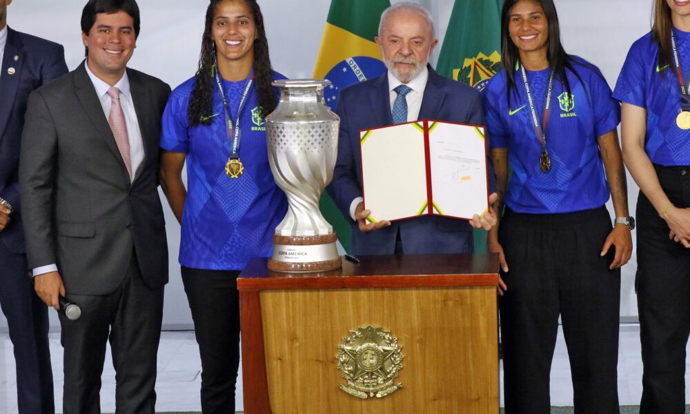 lula-diz-que-enviara-projeto-de-lei-para-incentivar-futebol-feminino