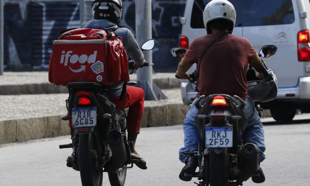 camara-aprova-urgencia-para-votar-vale-refeicao-para-entregadores