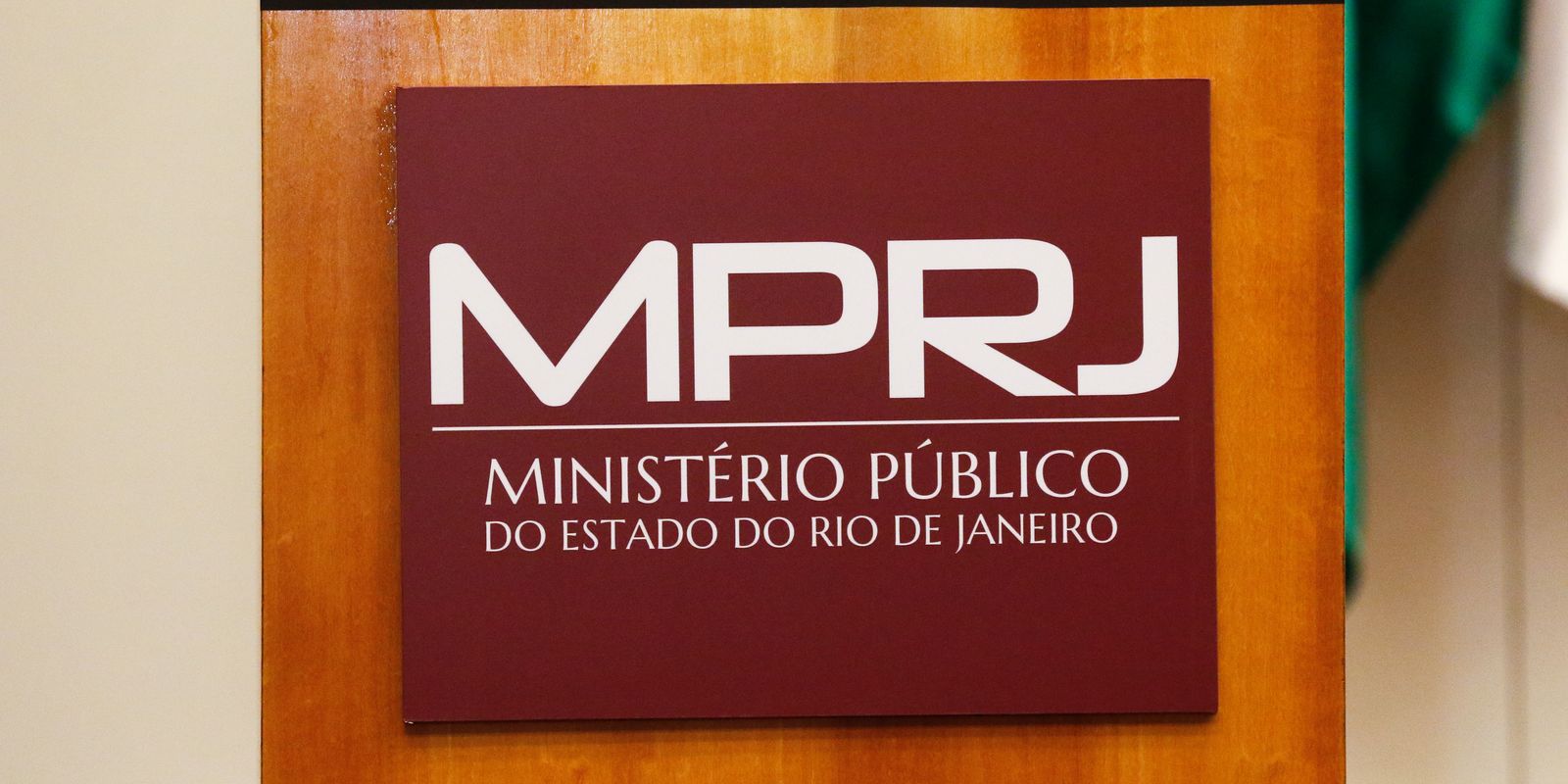 policiais-ligados-a-milicia-sao-acusados-da-morte-de-vereador-no-rio