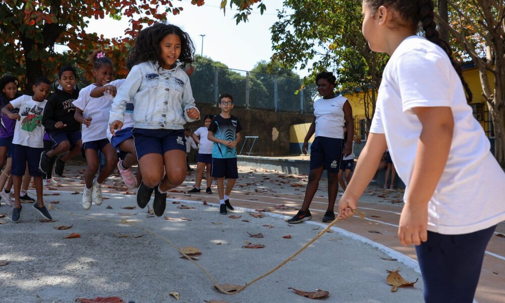 sem-celulares,-desempenho-escolar-e-socializacao-melhoram-no-rio