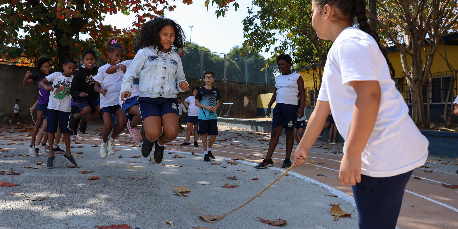 sem-celulares,-desempenho-escolar-e-socializacao-melhoram-no-rio