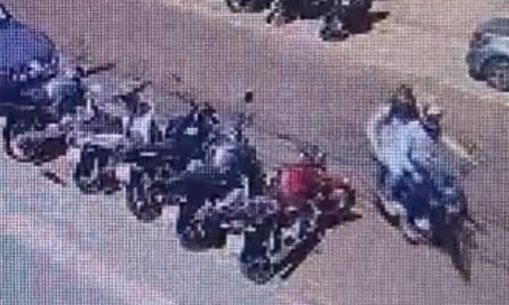 video:-em-segundos-dupla-furta-moto-estacionada-no-chacara-cachoeira