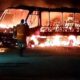 video:-micro-onibus-fica-destruido-por-incendio-na-br-262