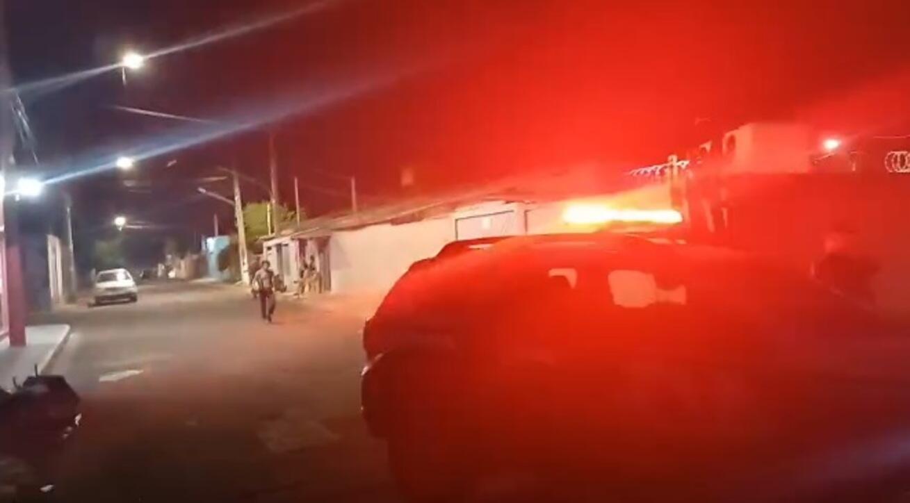 atingido-a-tiros-por-dupla-em-moto,-um-fica-ferido-e-outro-em-estado-grave-na-nhanha