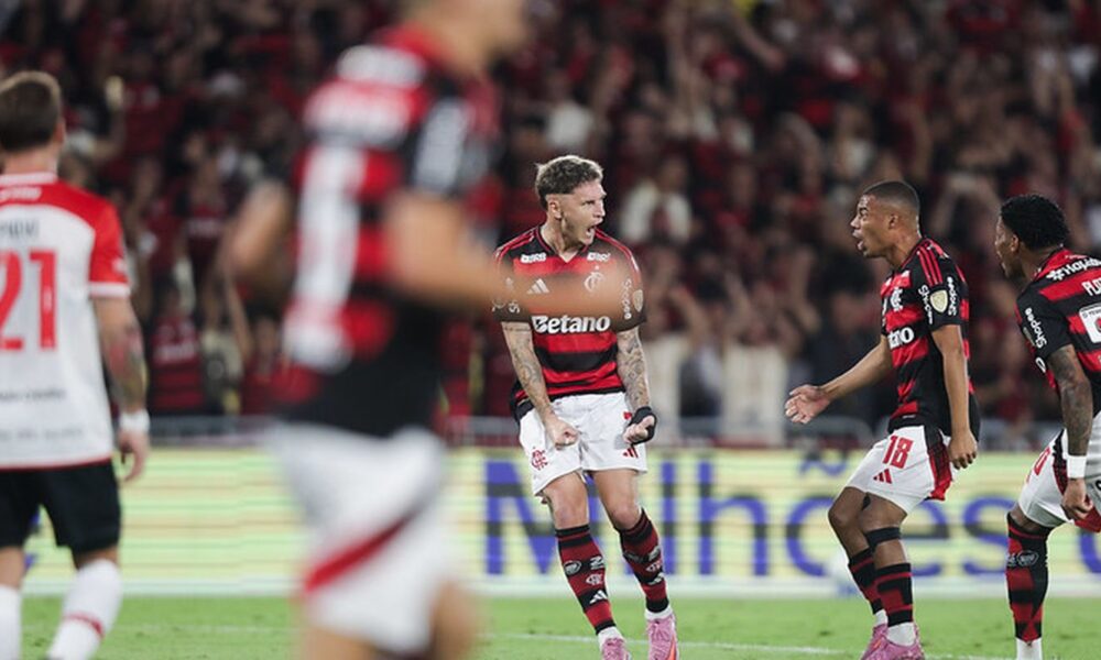 com-direito-a-gol-relampago,-flamengo-derrota-estudiantes-no-maracana