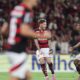com-direito-a-gol-relampago,-flamengo-derrota-estudiantes-no-maracana