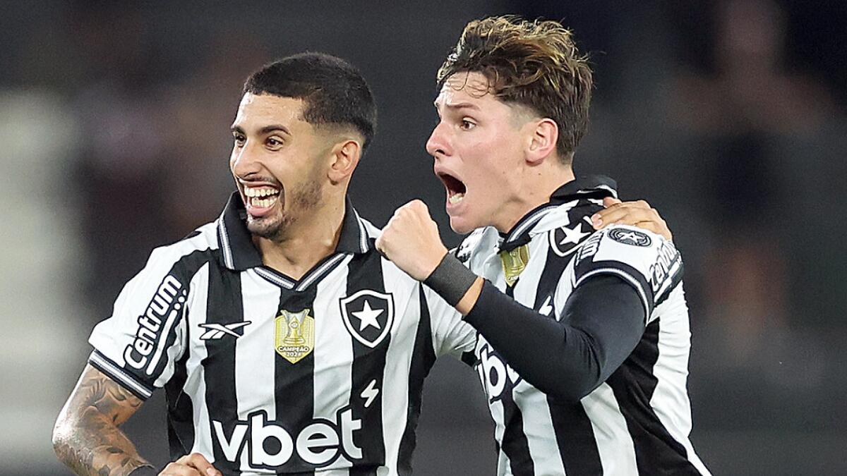 botafogo-supera-expulsao-no-1o-tempo,-vence-atletico-mg-e-entra-no-g-4-do-brasileirao