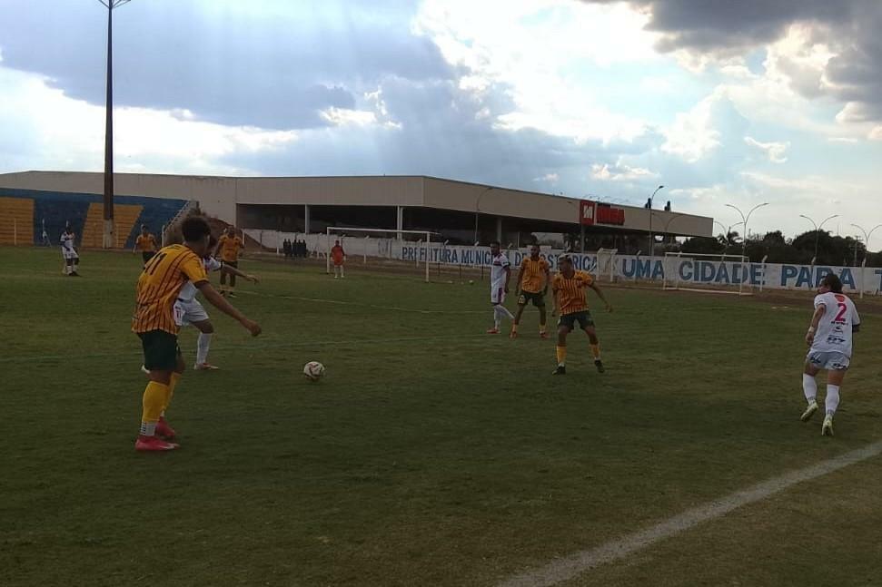 sao-gabriel-marca-primeira-vitoria-na-serie-b-em-jogo-contra-o-taveiropolis,-de-campo-grande