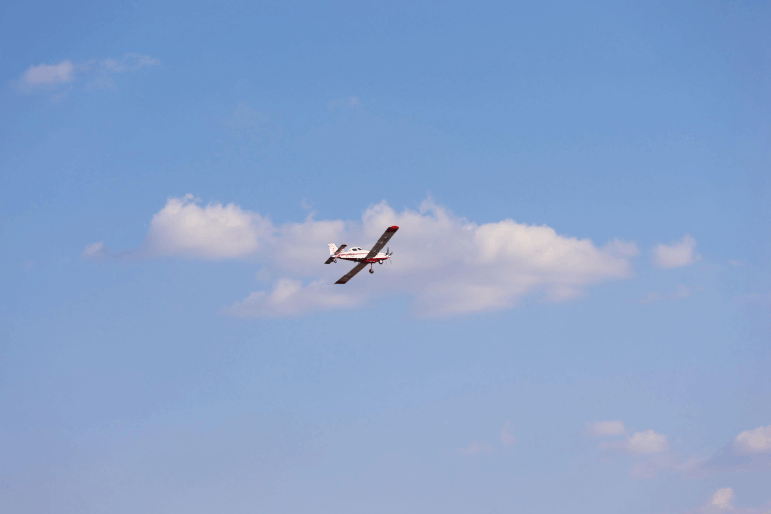 bombeiros-usaram-aviao-e-21-mil-litros-de-agua-contra-incendio-no-ze-pereira