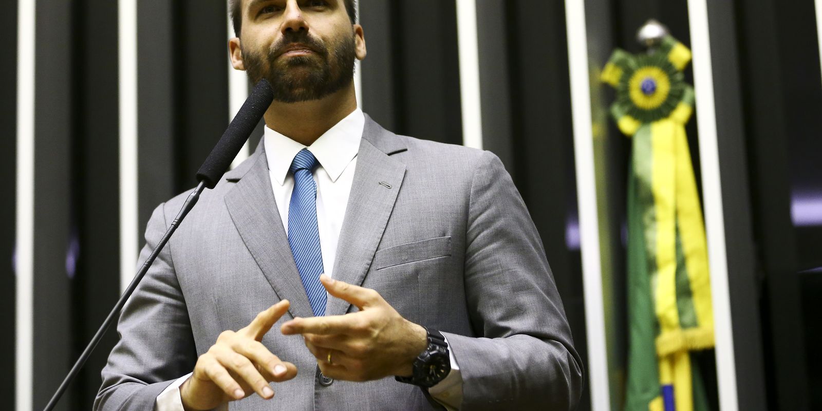 moraes-envia-denuncia-contra-eduardo-bolsonaro-para-hugo-motta