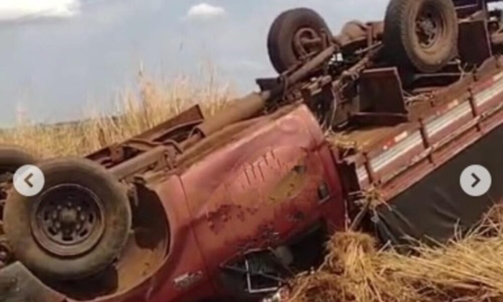 motorista-fica-ferido-em-capotamento-de-caminhonete