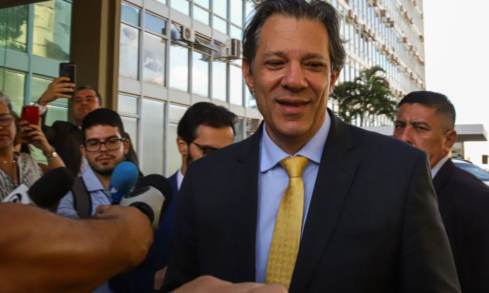 haddad-comemora-aprovacao-da-isencao-do-ir-na-camara:-“foi-um-golaco!”