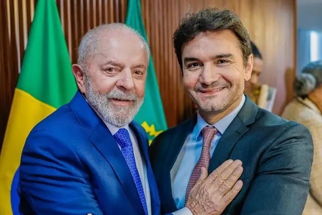 de-saida-do-cargo,-sabino-elogia-lula-em-discurso-no-para:-'conte comigo'