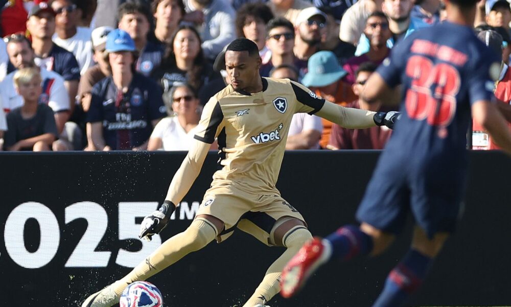 ederson-se-machuca-e-john,-ex-botafogo,-e-convocado-para-amistosos