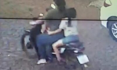 menina-de-tres-anos-morre-ao-cair-de-moto-em-que-estava-com-a-mae-e-irma