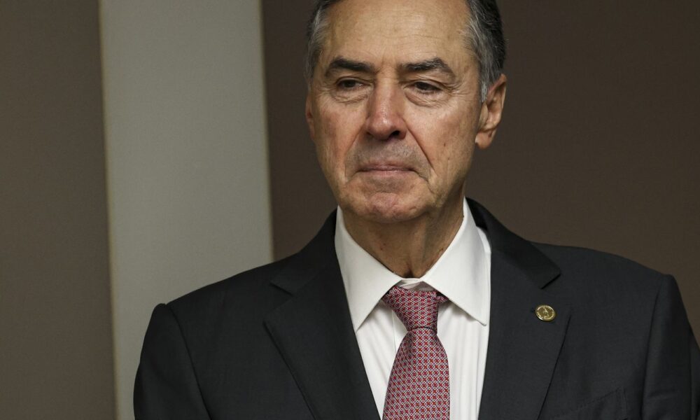 nao-tem-relacao-com-sancoes-dos-eua,-diz-barroso-sobre-saida-do-stf