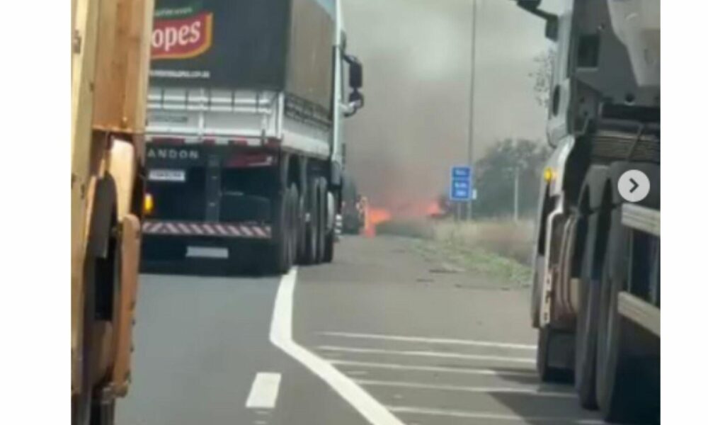 video:-br-163-esta-liberada-apos-incendio-de-grandes-proporcoes-interditar-transito-em-nova-alvorada-do-sul
