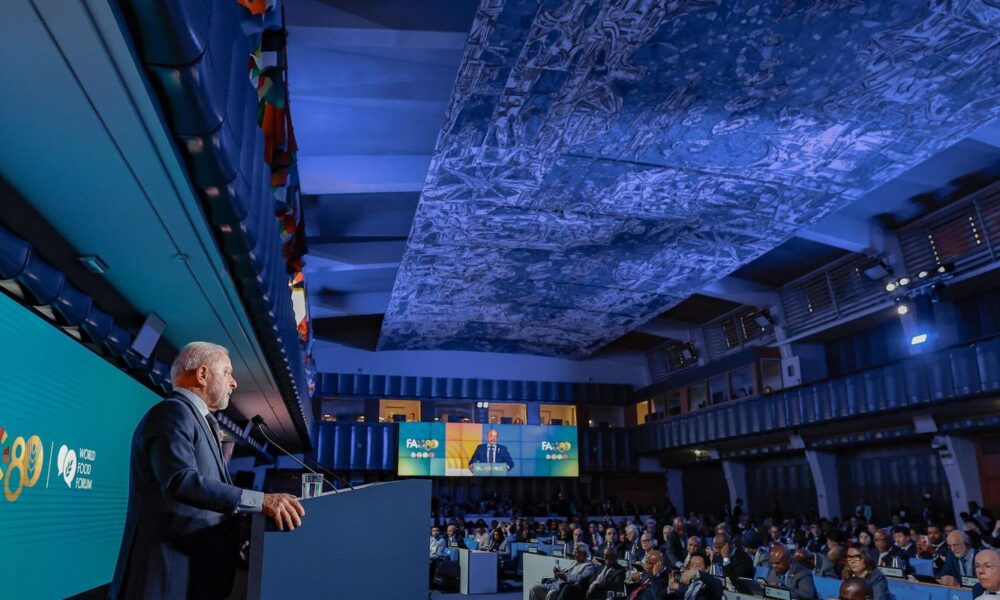 fome-e-irma-da-guerra-e-inimiga-da-democracia,-diz-lula