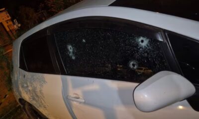 carro-fica-crivado-com-14-tiros-na-regiao-de-fronteira