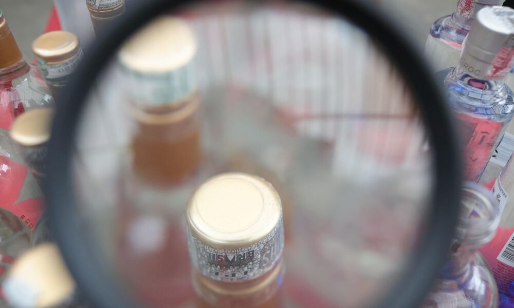 brasil-tem-47-casos-de-intoxicacao-por-metanol;-mortes-chegam-a-nove