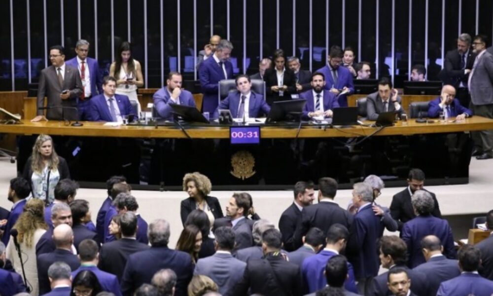 camara-faz-novo-sorteio-para-relator-de-processos-contra-deputados-por-motim-no-plenario