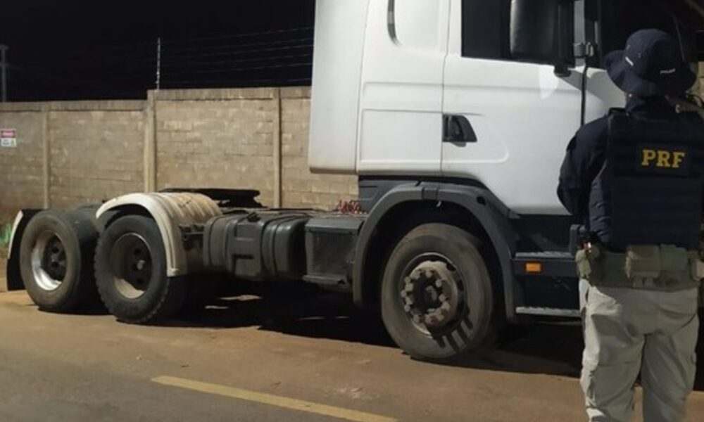 caminhao-utilizado-em-golpe-de-roubo-de-cargas-em-go-e-apreendido-na-br-262
