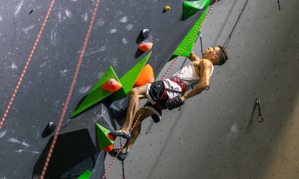 eduardo-schaus-leva-bronze-na-copa-do-mundo-de-paraescalada-na-franca