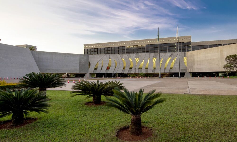 stj-suspende-operacoes-da-refinaria-de-manguinhos,-no-rio