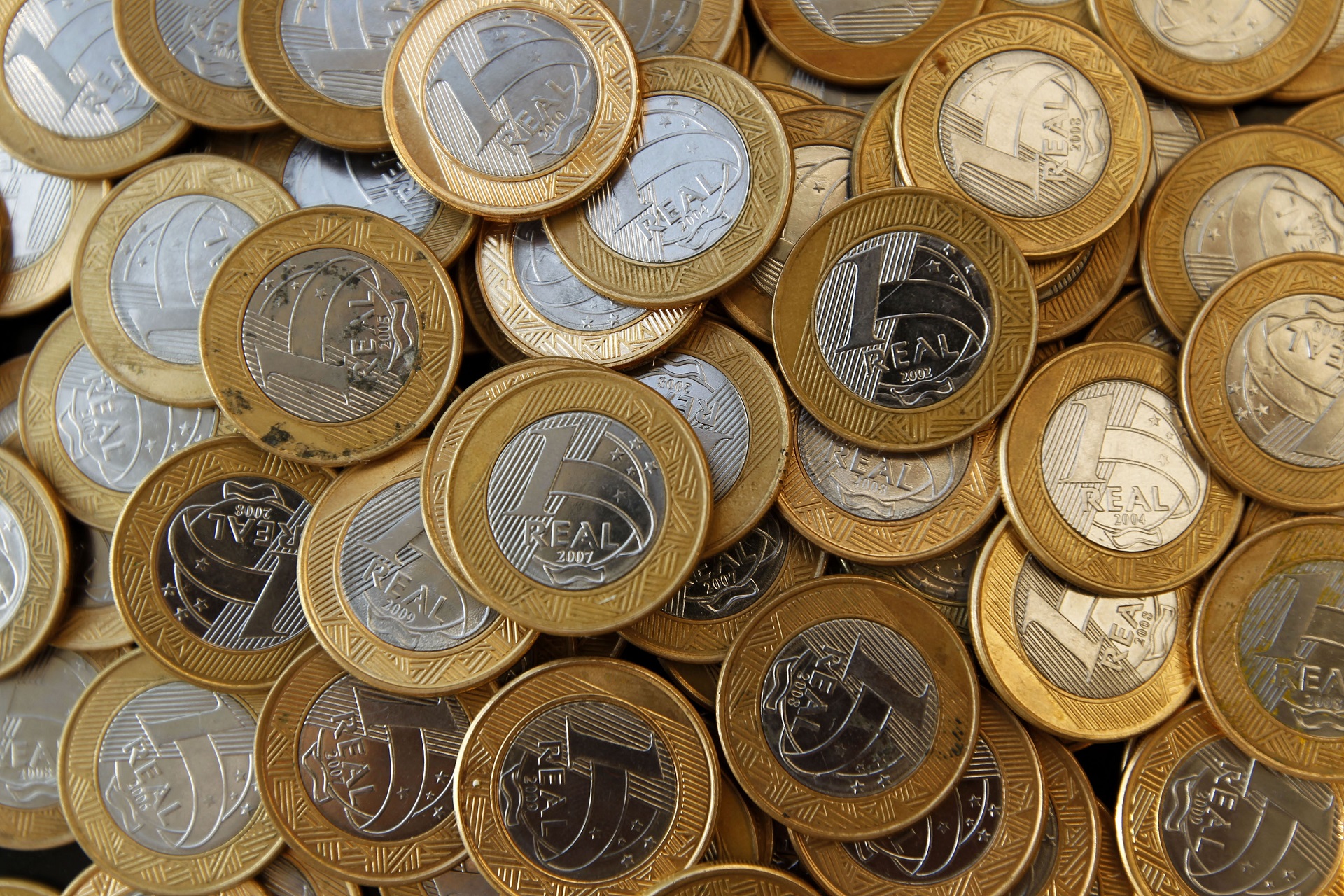 taxas-dos-dis-caem-antes-do-copom-em-dia-de-busca-global-por-ativos-de-risco
