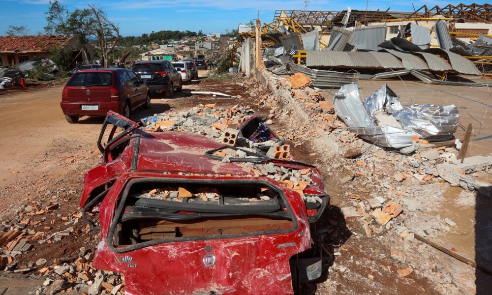 cidade-destruida-por-tornado-no-parana-prioriza-doacoes-de-materiais-de-construcao
