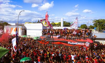 flamengo-embarca-para-final-da-libertadores-com-festa-da-torcida
