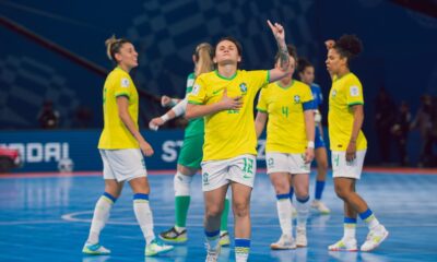 brasil-goleia-italia-e-esta-nas-quartas-da-copa-do-mundo-de-futsal