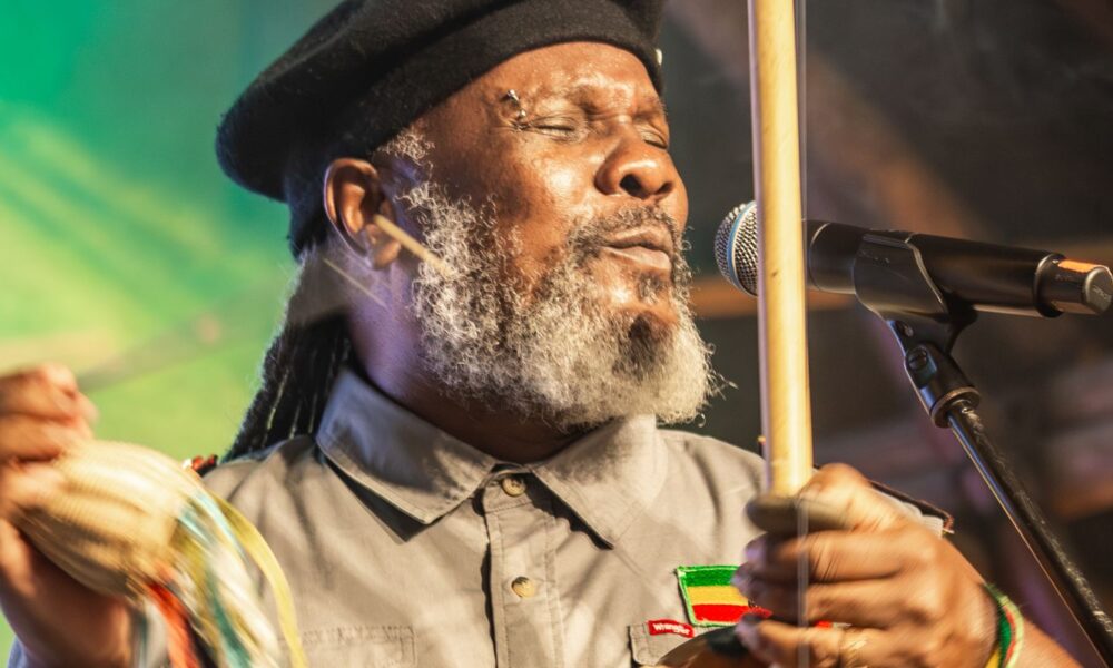 mestre-negoativo-leva-historia-negra-de-minas-gerais-para-os-palcos